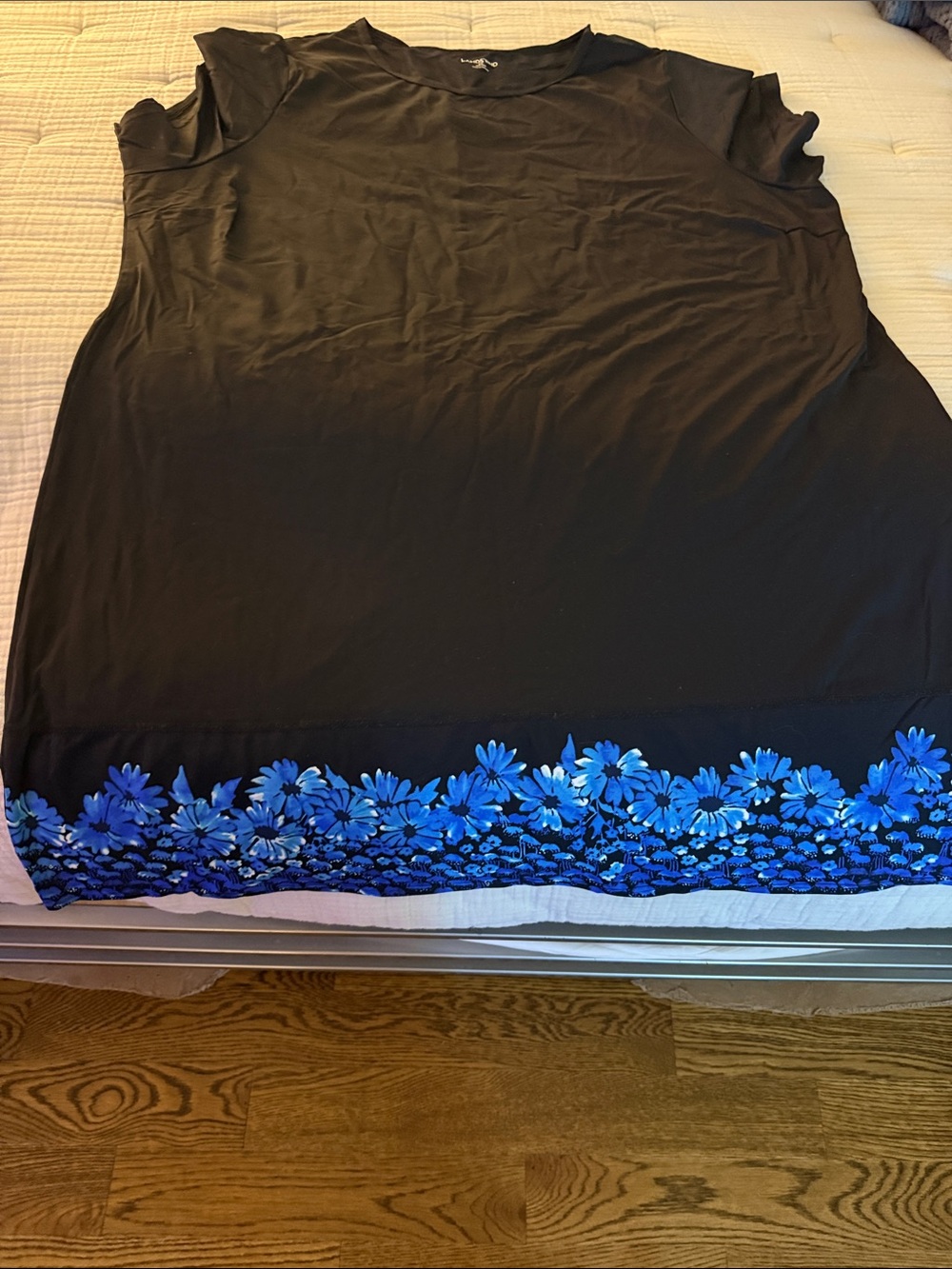 Like New Women’s Lands' End Black Swim Coverup with Blue Floral Border